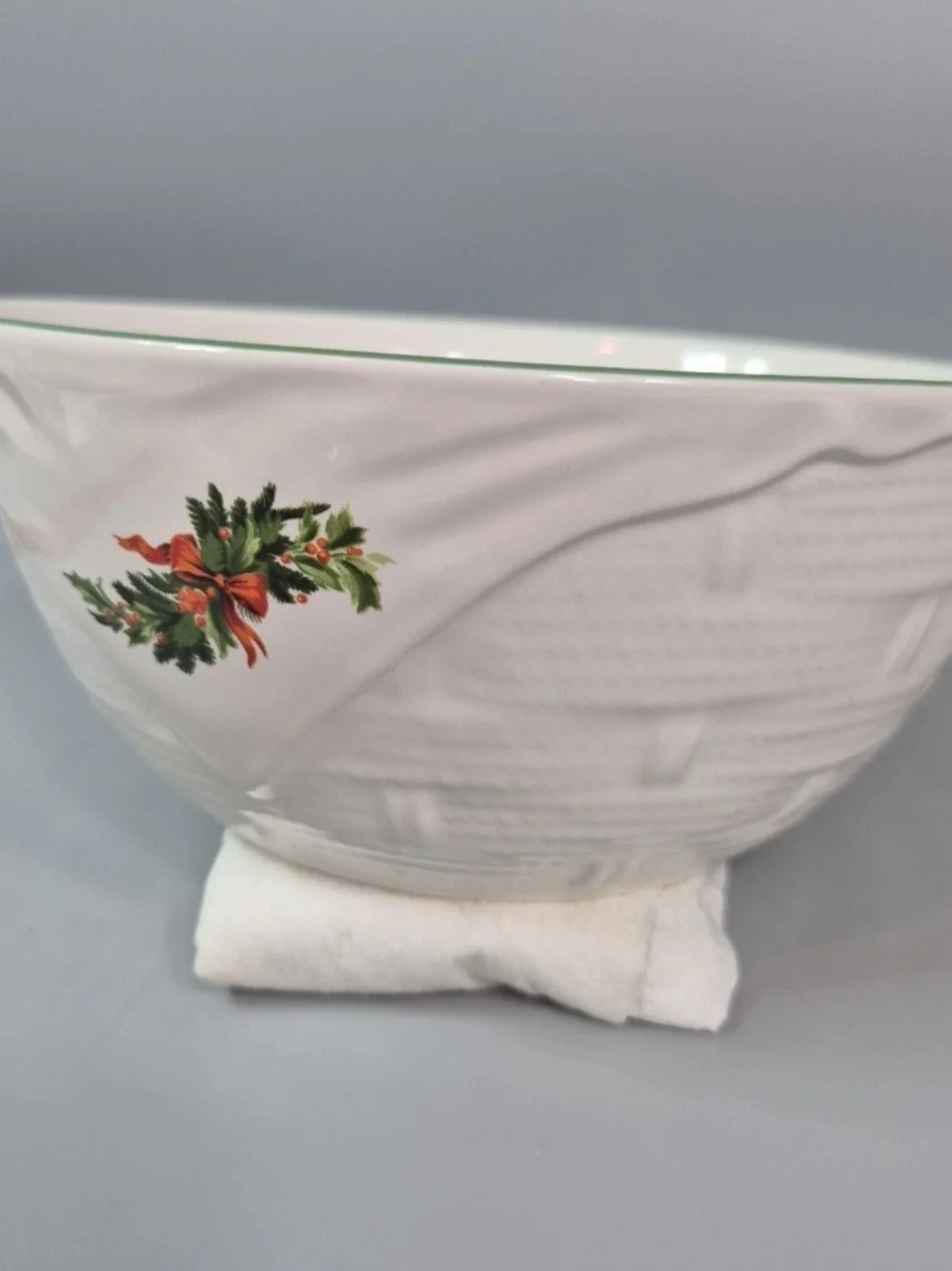 Pfaltzgraff White Stoneware Floral Christmas Bowl Green Rim 7